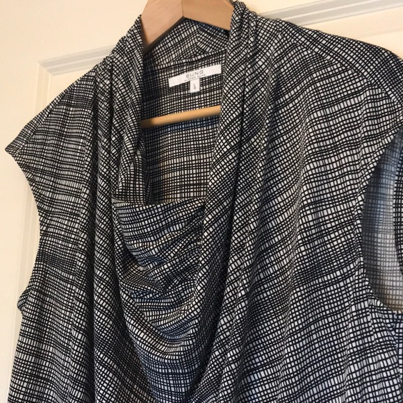 Sleeveless Alfred Sung Blouse - Picture 1 of 3